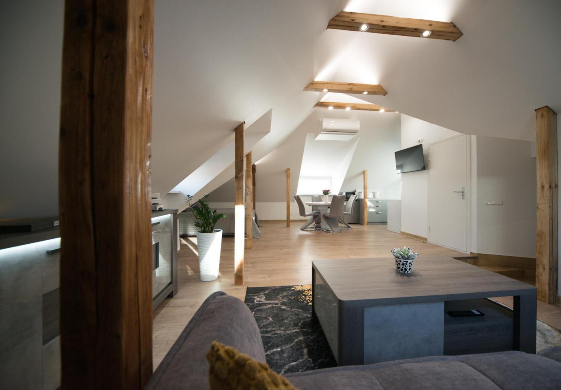 Petro delux apartments Kaunas Esterno foto